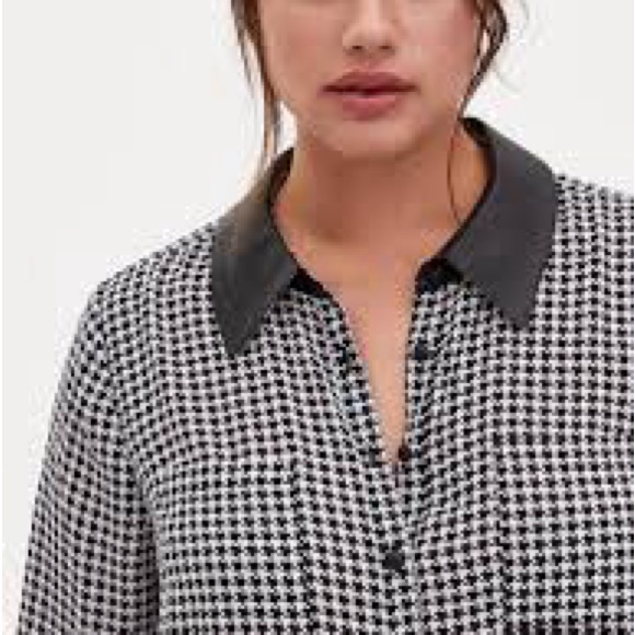 Torrid Houndstooth Blouse Size 3X - Picture 2 of 6